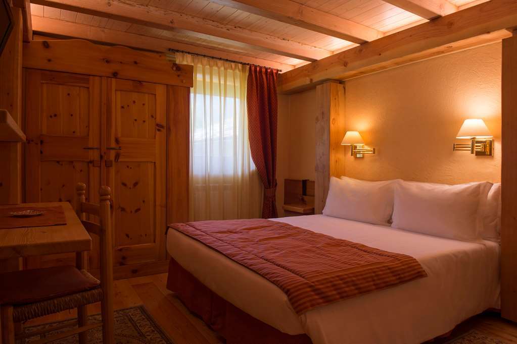 Eco Wellness Hotel Notre Maison Cogne Phòng bức ảnh